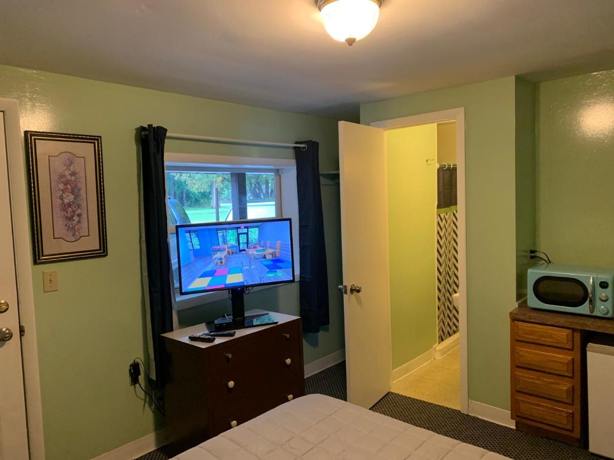Tour Inn Motel Howard City ภายนอก รูปภาพ