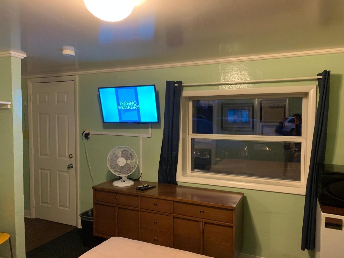 Tour Inn Motel Howard City ภายนอก รูปภาพ