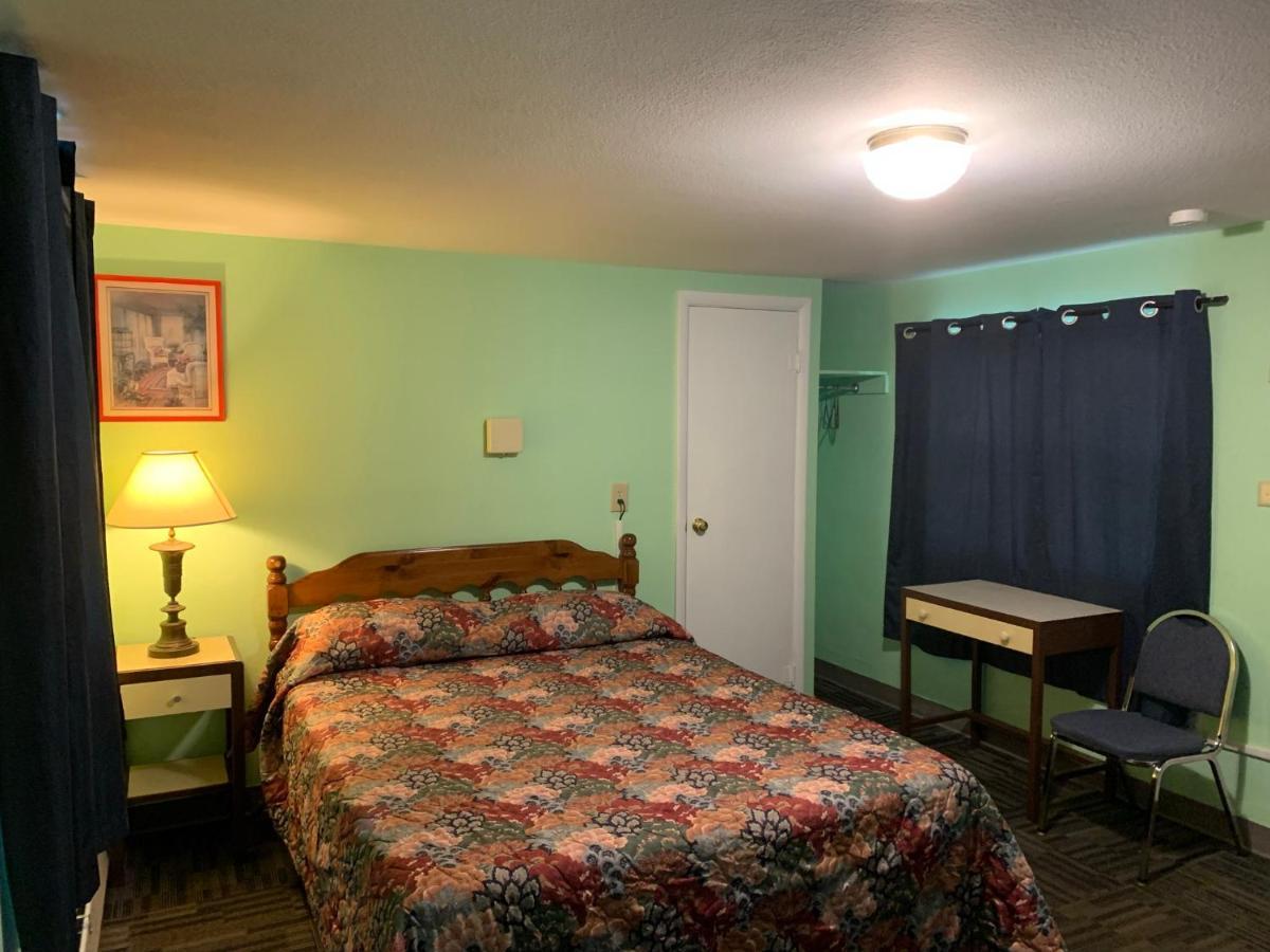 Tour Inn Motel Howard City ภายนอก รูปภาพ
