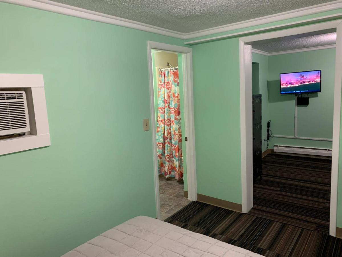 Tour Inn Motel Howard City ภายนอก รูปภาพ