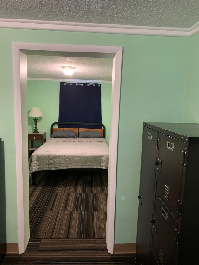 Tour Inn Motel Howard City ภายนอก รูปภาพ