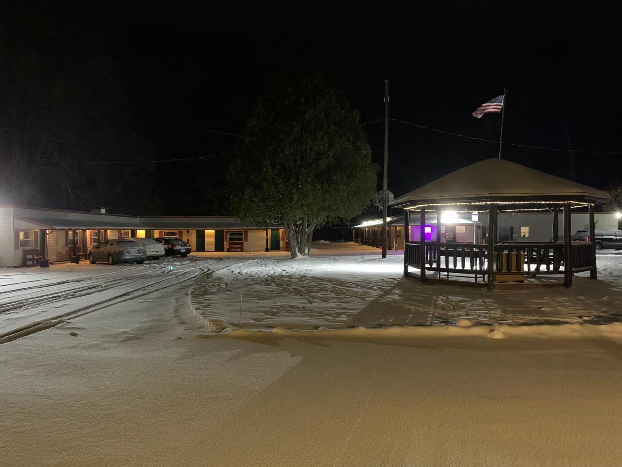 Tour Inn Motel Howard City ภายนอก รูปภาพ