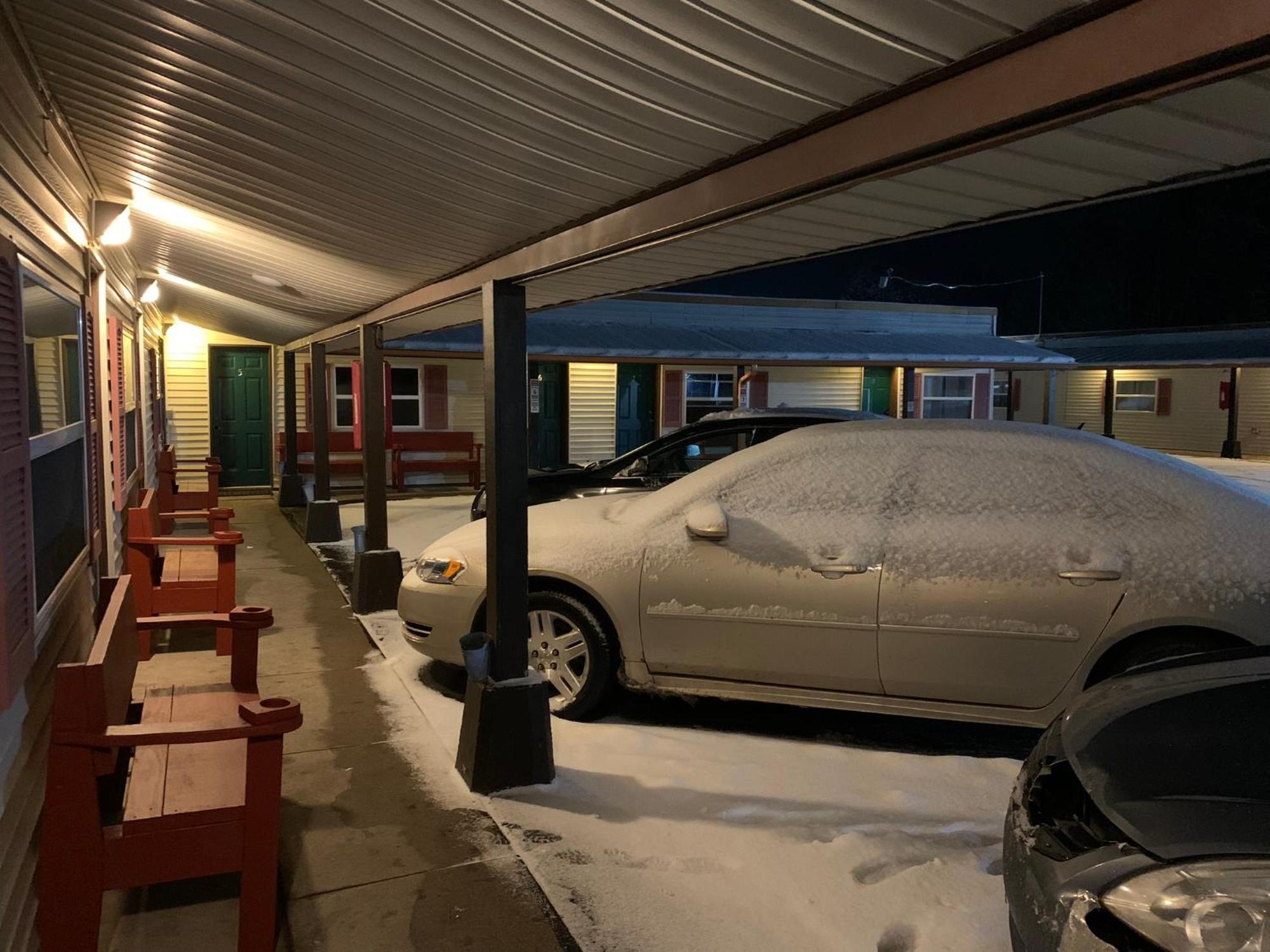 Tour Inn Motel Howard City ภายนอก รูปภาพ